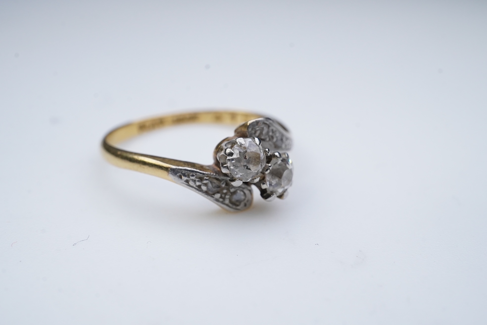 A diamond toi-et-moi ring, early 20th century